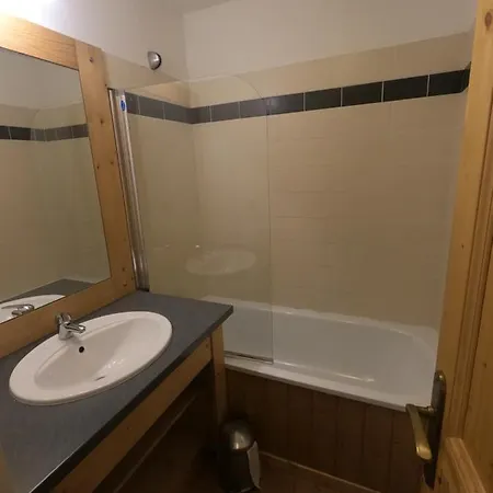 Balcony View Apartment: Slope-side Comfort With Pool Apartment *