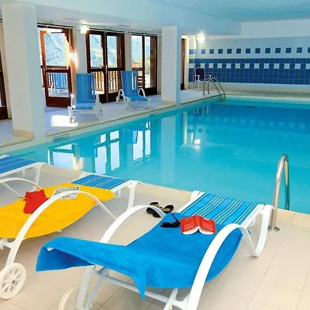 Balcony View Apartment: Slope-side Comfort With Pool * Orcieres