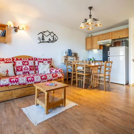 Balcony View Apartment: Slope-side Comfort With Pool * Orcieres
