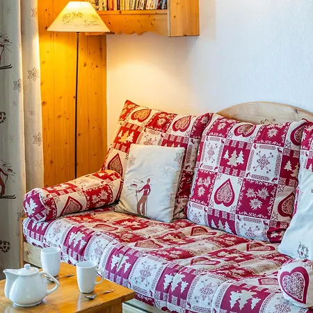 Balcony View Apartment: Slope-side Comfort With Pool Apartment Orcieres